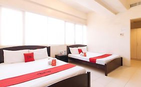 Reddoorz Plus @ E Rodriguez Corner Banawe